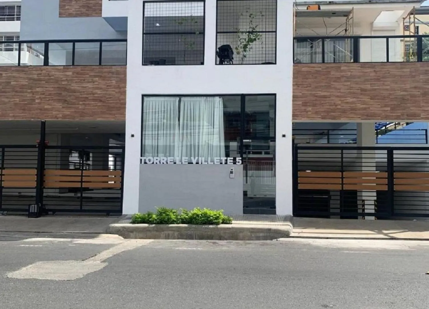 Bello Apartamento En Evaristo Morales, 1 Br Santo Domingo
